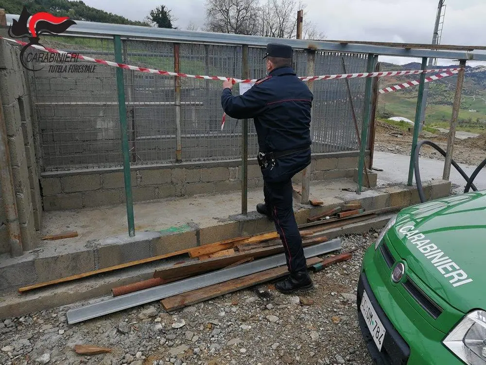 Controlli a Torano Castello: sigilli ad un manufatto
