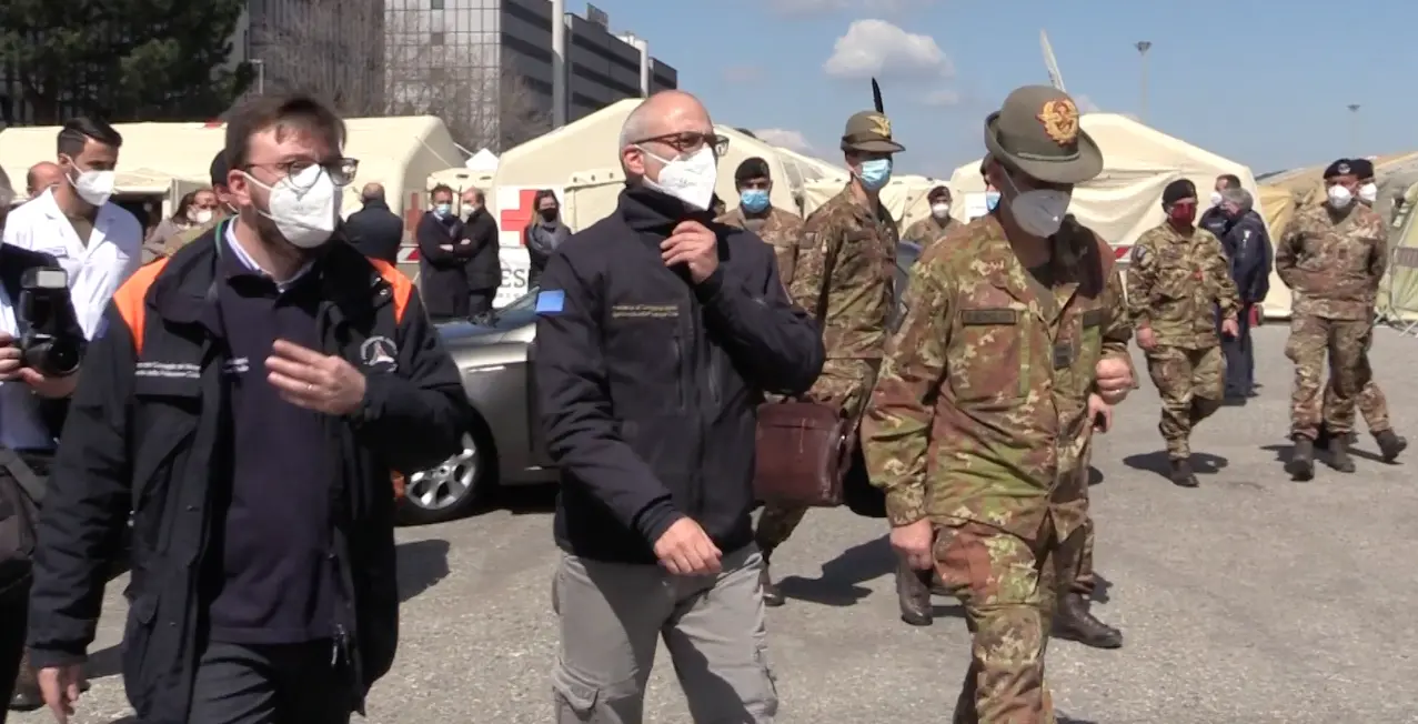 Cosenza, Figliuolo visita il centro vaccini. E Morra... VIDEO