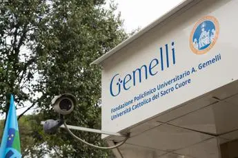 Calabria, reggente dell'ufficio scolastico tenta il suicidio
