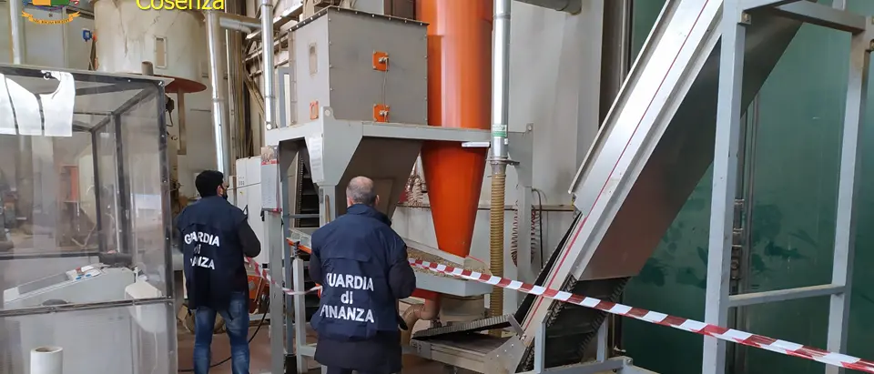 Paterno Calabro, finanzieri scoprono pellet contraffatto: maxi sequestro