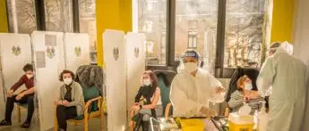 Vaccino Covid, una dose riduce rischio di due terzi