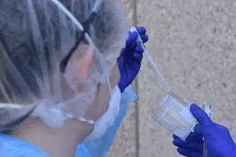 Test salivari Covid, via libera con limitazioni: quando usarli
