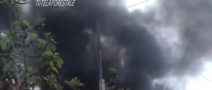 Incendia rifiuti, una denuncia a Lattarico: tutti i dettagli
