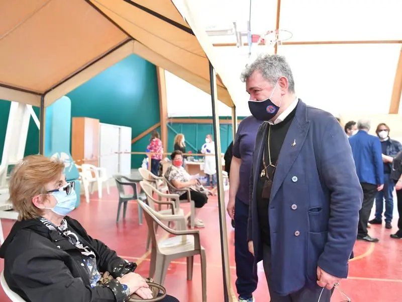 Vaccinazioni, Spirlì al centro di Paola: «Grandi risultati»