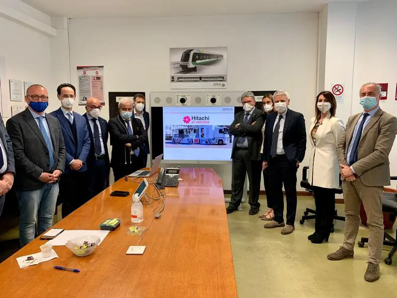 Vaccini anti-Covid, Hitachi presenta il suo piano a Regione e commissario