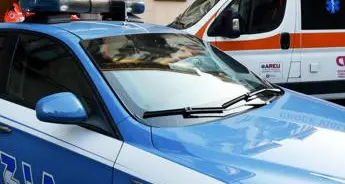 Cosenza, due automobilisti litigano e passano alle vie di fatto in strada: interviene la polizia\n