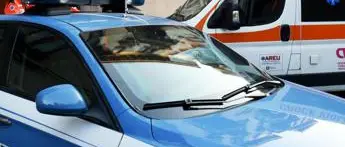 Cosenza, due automobilisti litigano e passano alle vie di fatto in strada: interviene la polizia\n