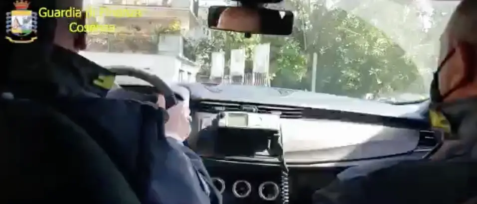 \"Amici in Comune\", blitz della Finanza: ecco le immagini