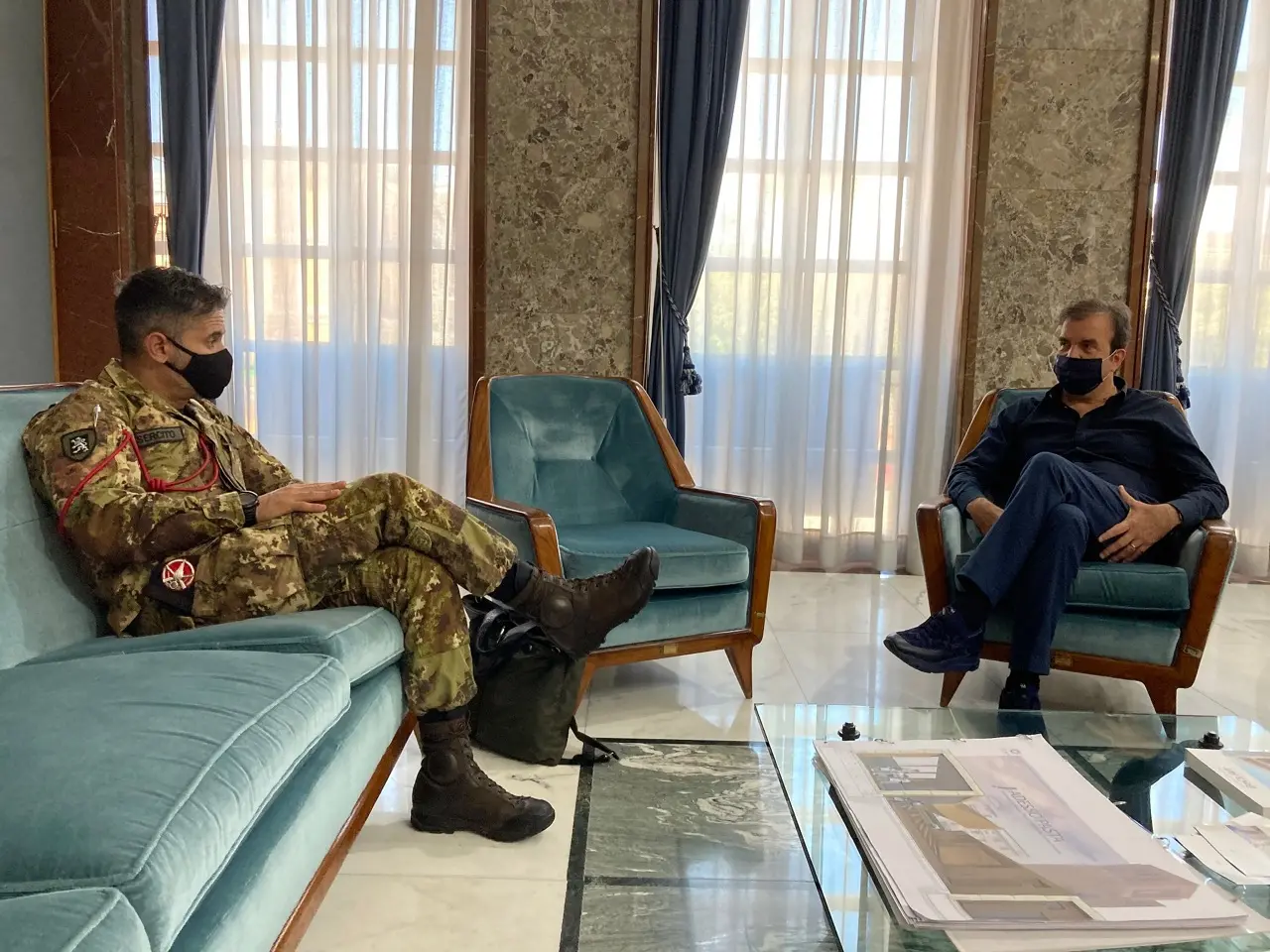 Cosenza, il Sindaco Occhiuto riceve a Palazzo dei Bruzi la visita di Tinelli