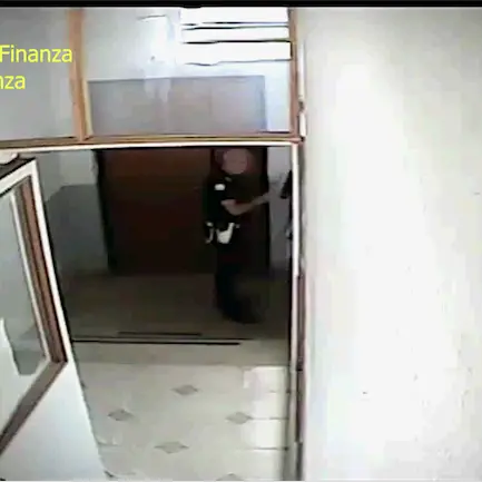 Assenteismo a Corigliano Rossano, interdetto agente della polizia municipale