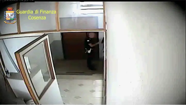 Assenteismo a Corigliano Rossano, interdetto agente della polizia municipale