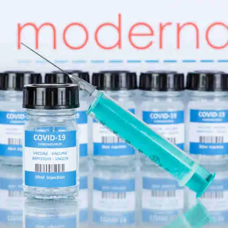 Domani mattina arriveranno in Calabria i vaccini Moderna e Johnson&Johnson
