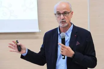 Immunità di gregge, Lopalco: \"Difficile da prevedere\"