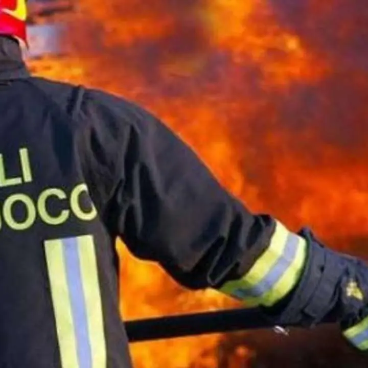 Bisignano, incendio ad impianto fotovoltaico: intervengono i Vigili del fuoco