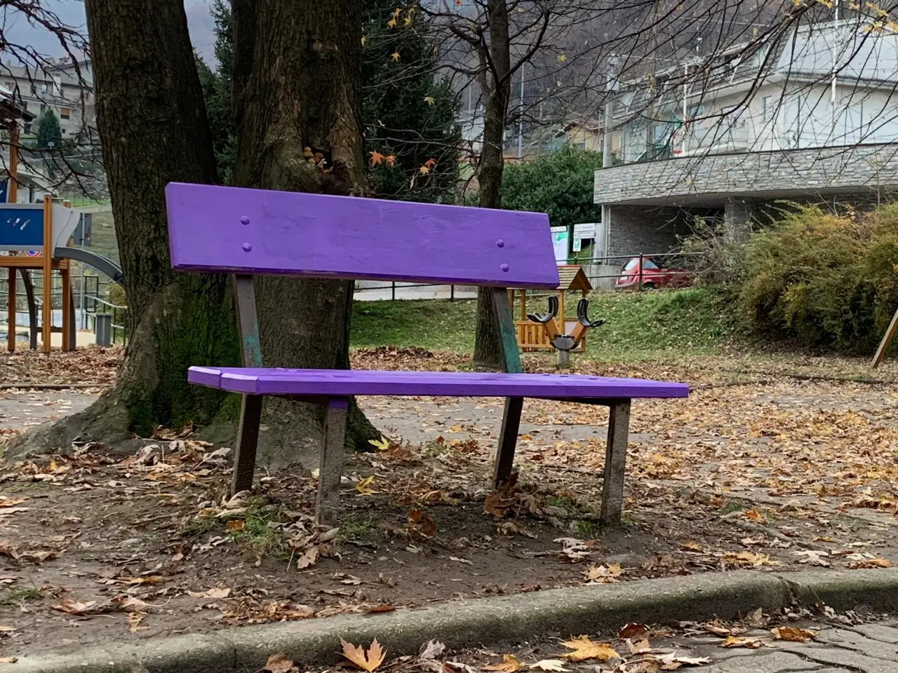 Il Comune di San Lucido inaugura due Panchine Viola della gentilezza