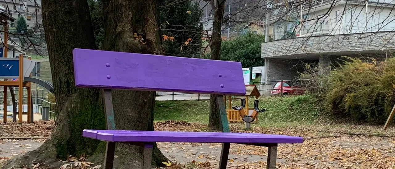 Il Comune di San Lucido inaugura due Panchine Viola della gentilezza