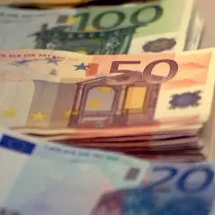Banche d’oro, italiani al verde: nel 2025 utili record mentre famiglie e aziende soffrono\n
