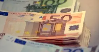 Banche d’oro, italiani al verde: nel 2025 utili record mentre famiglie e aziende soffrono\n