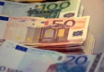 Banche d’oro, italiani al verde: nel 2025 utili record mentre famiglie e aziende soffrono\n
