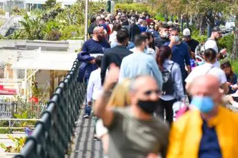 Covid Italia, Pregliasco: \"Immunità di gregge è la meta, ma il virus resterà\"