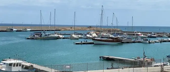 Cariati, all'alba sbarco di migranti: c'è anche un bambino