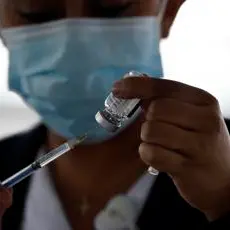 AstraZeneca news Italia, donne giovani e trombosi: cosa dice l'esperta