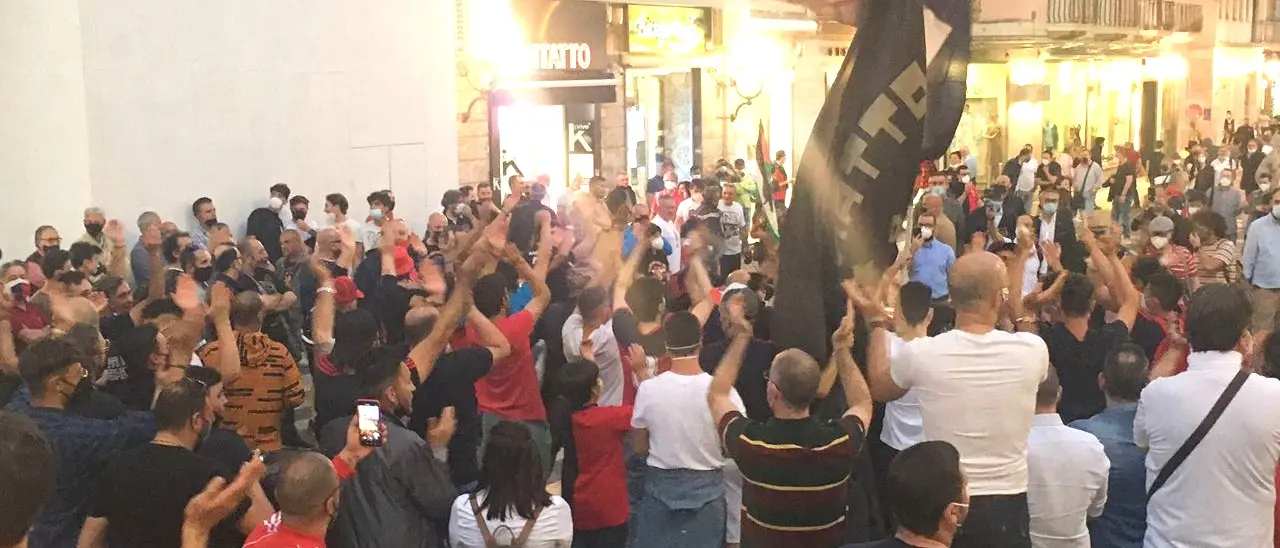 Guarascio, contestazione sempre più pesante. I tifosi: «Non ne possiamo più»