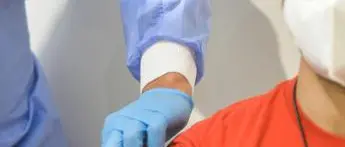 AstraZeneca, circolare ministero: ok seconda dose in under 60 con consenso