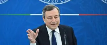 Seconda dose AstraZeneca, Draghi: \"Chi vuole, può farla\"
