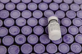 Vaccini covid Pfizer e Moderna, \"efficaci 3 anni contro malattia grave\"