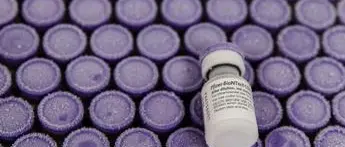 Vaccini covid Pfizer e Moderna, \"efficaci 3 anni contro malattia grave\"