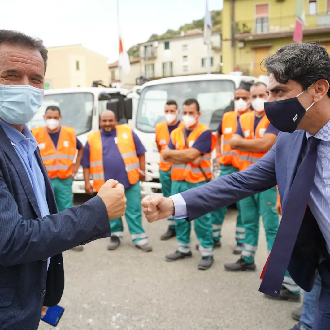 Crosia, presentato il servizio di igiene urbana. Fari accesi sull'emergenza rifiuti