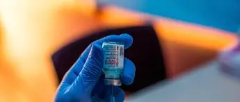 Tasso positività sotto 1%, ipotesi terza dose vaccino: \"Regioni pronte\"