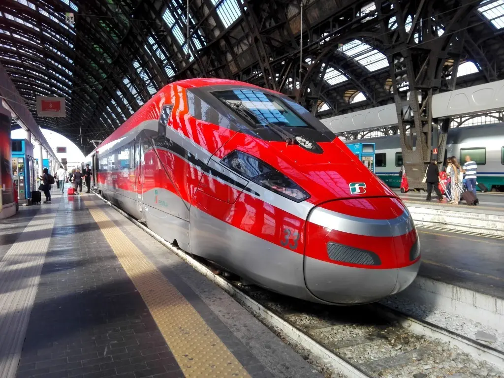 Frecciarossa Milano-Reggio Calabria: previste corse notturne per Pasqua e ponte del 25 aprile