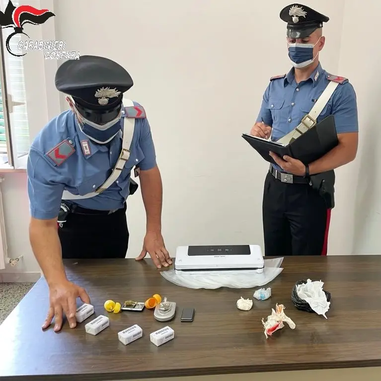 San Vincenzo la Costa: sorpreso con droga in casa. Arrestato dai carabinieri