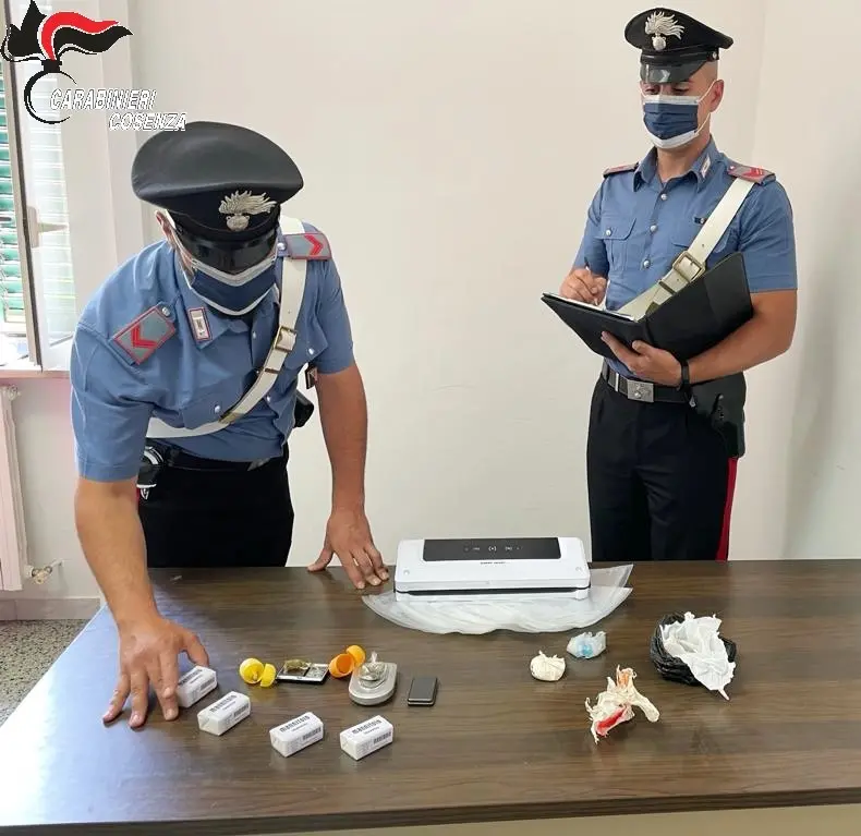 San Vincenzo la Costa: sorpreso con droga in casa. Arrestato dai carabinieri