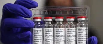 AstraZeneca, Bassetti: \"Decretata morte dei vaccini a vettore virale\"