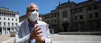 AstraZeneca, Crisanti: \"Mix vaccini non supportato da dati\"