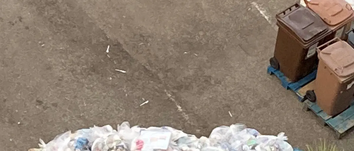 Cosenza, la lettera: «Basta rifiuti del carcere sotto casa nostra»