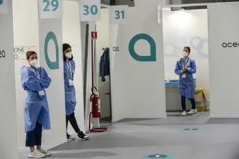 AstraZeneca, Lazio: \"Ministero valuti consenso informato su seconda dose under 60\"
