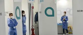 AstraZeneca, Lazio: \"Ministero valuti consenso informato su seconda dose under 60\"