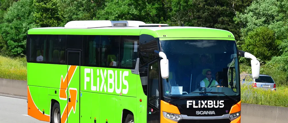 FlixBus continua ad ampliare la rete in Calabria: nuove tratte per l'estate