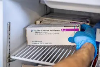 AstraZeneca agli under 50, Sileri: \"Non rischierei\"
