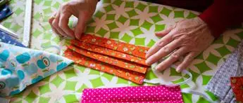 Mascherine all'aperto, stop in zona bianca: regole