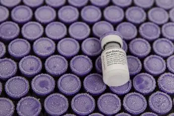 Vaccini Lazio Covid, Pfizer fascia 12-16 anni dopo il 15 agosto
