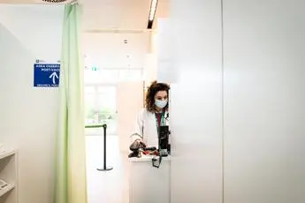 Vaccino Covid, Vaia: \"Partiamo per vacanze con seconda dose fatta\"