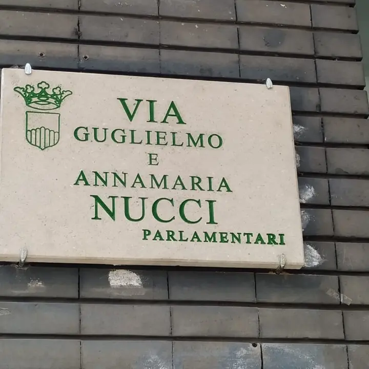 Da oggi il primo tratto di via Simonetta diventa via Guglielmo e Anna Maria Nucci