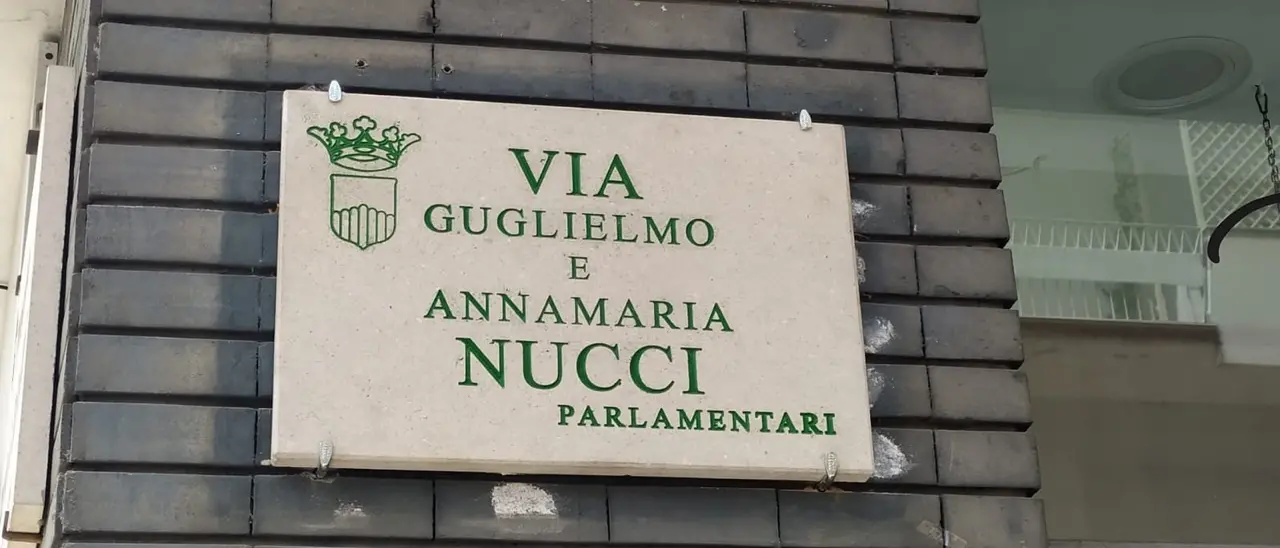 Da oggi il primo tratto di via Simonetta diventa via Guglielmo e Anna Maria Nucci