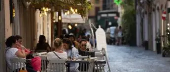 Mascherine all'aperto, stop obbligo: regole da oggi 28 giugno