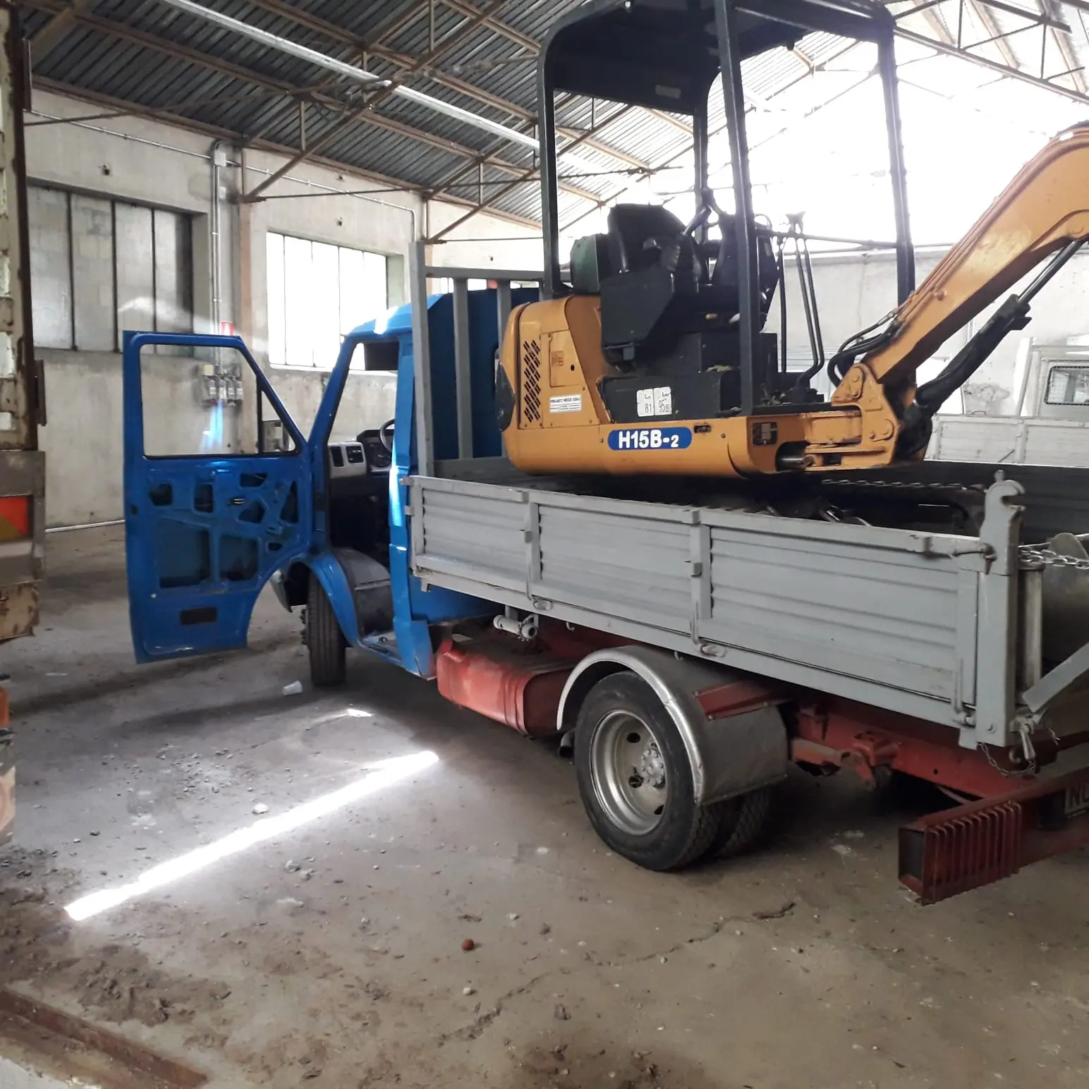 La Polizia provinciale sequestra quattro autocarri ad Acri